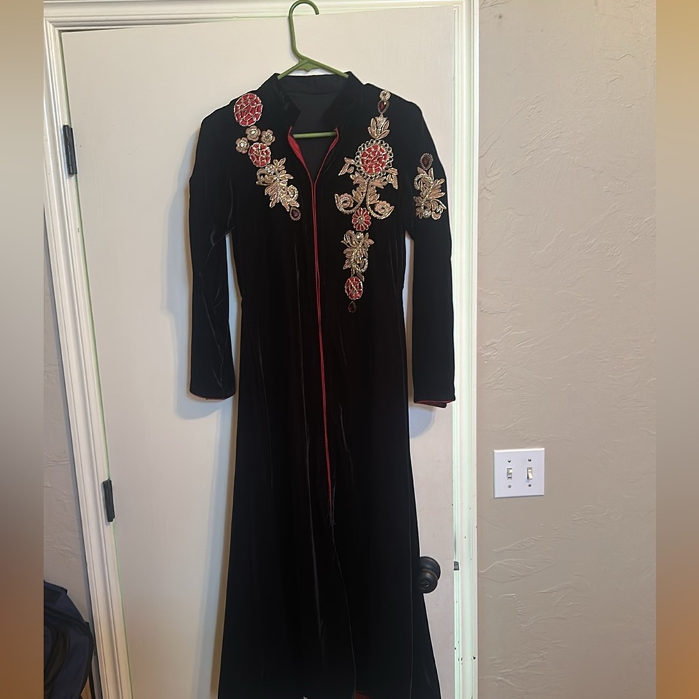 PAKISTANI INDIAN DESIGNER BLACK VELVET SEMI FORMAL GOWN
